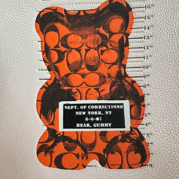 NWT! RARE! F77886 COACH X WHISBE VANDAL GUMMY BEAR LARGE WRISTLET 30 CHALK POUCH - Picture 2 of 8